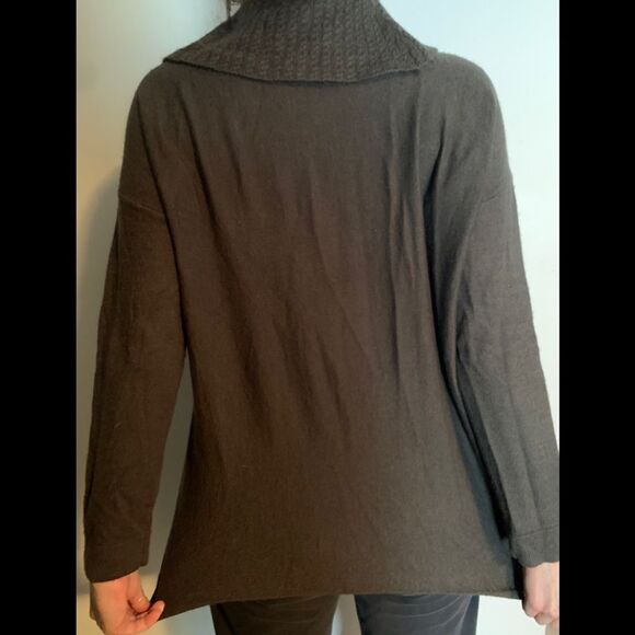 Ellen Tracy olive asymmetrical collar sweater, long-sleeved, front pockets, L - Picture 14 of 15